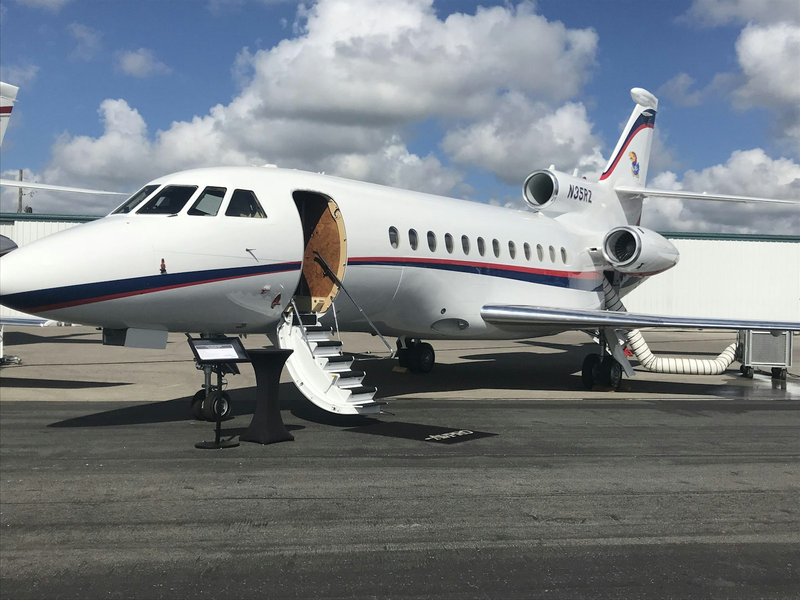 Hawker USA welcomes the exquisite Falcon 6X to its charter fleet